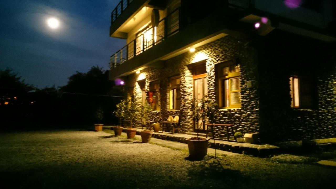Stone House Homestay Yilan Exteriör bild