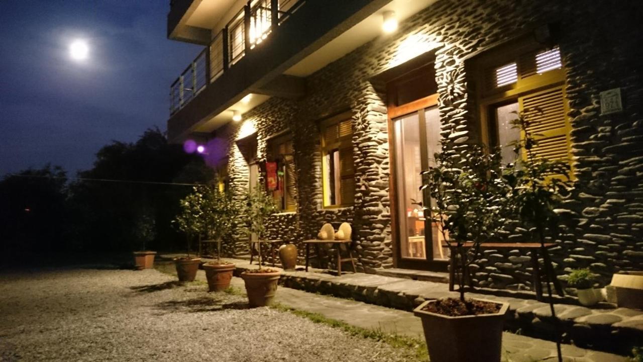 Stone House Homestay Yilan Exteriör bild